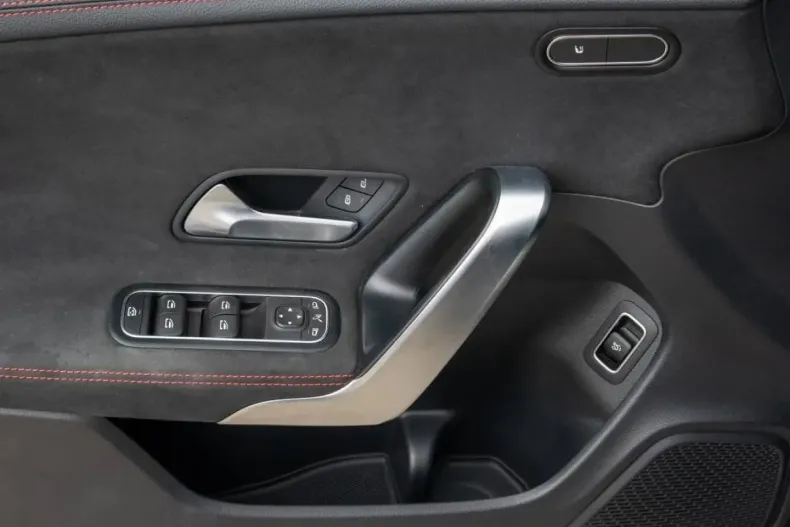 Mercedes-Benz CLA 180 din 2020 cu 50.600 km - oferta MER105104 - foto 9