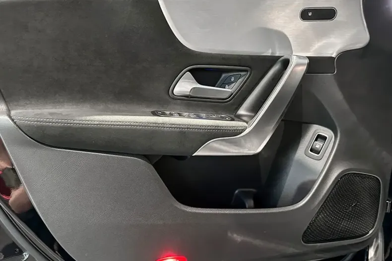 Mercedes-Benz CLA 250 din 2021 cu 92.500 km - oferta MER105105 - foto 11