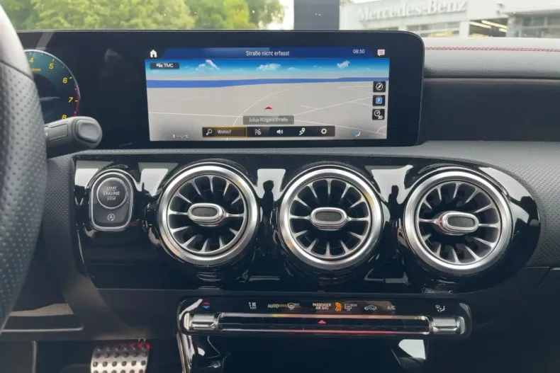 Mercedes-Benz CLA 200 din 2020 cu 86.200 km - oferta MER105106 - foto 10