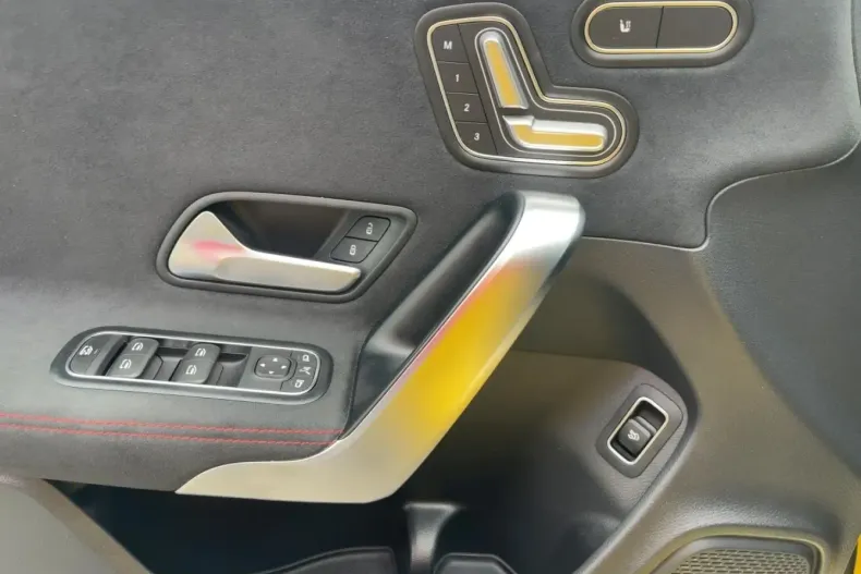 Mercedes-Benz CLA 200 din 2020 cu 86.200 km - oferta MER105106 - foto 12