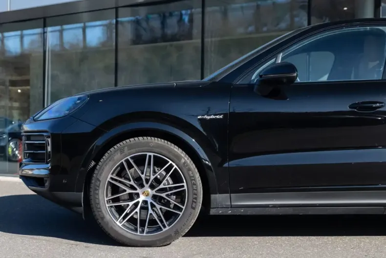 Porsche Cayenne din 2024 cu 14.586 km - oferta POR105114 - foto 3