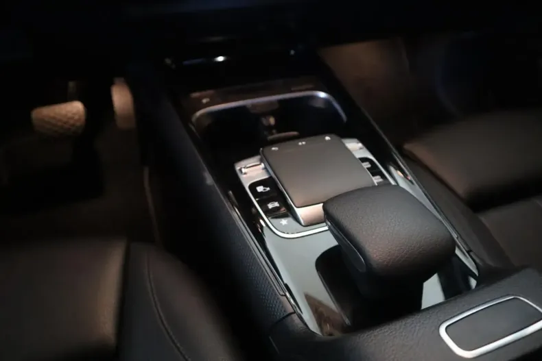 Mercedes-Benz GLB 200 din 2020 cu 89.545 km - oferta MER105116 - foto 16