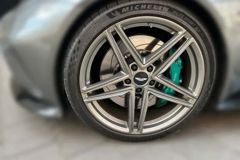 Aston Martin V8 Vantage din 2024 cu 6.500 km - oferta AST105131 - foto 9