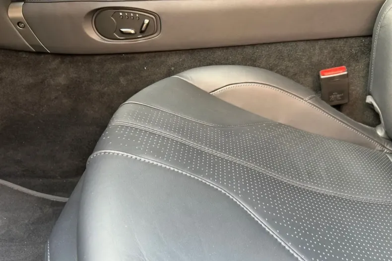 Aston Martin V8 Vantage din 2024 cu 6.500 km - oferta AST105131 - foto 12