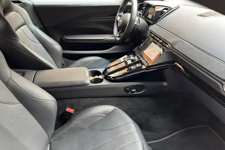 Aston Martin V8 Vantage din 2024 cu 6.500 km - oferta AST105131 - foto 15