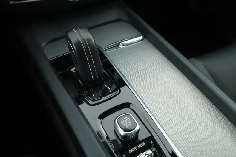 Volvo XC60 din 2021 cu 101.195 km - oferta VOL105142 - foto 17