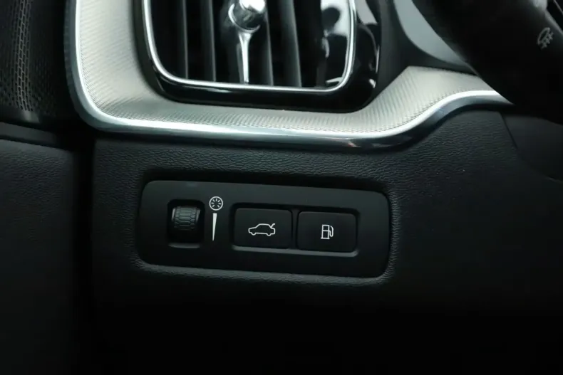 Volvo XC60 din 2021 cu 101.195 km - oferta VOL105142 - foto 20