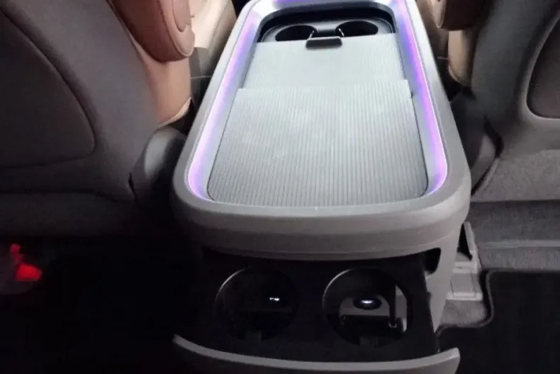 Hyundai STARIA din 2022 cu 53.452 km - oferta HYU105184 - foto 11