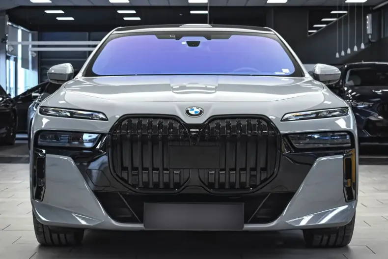 BMW 740 din 2023 cu 37.500 km - oferta BMW105197 - foto 1