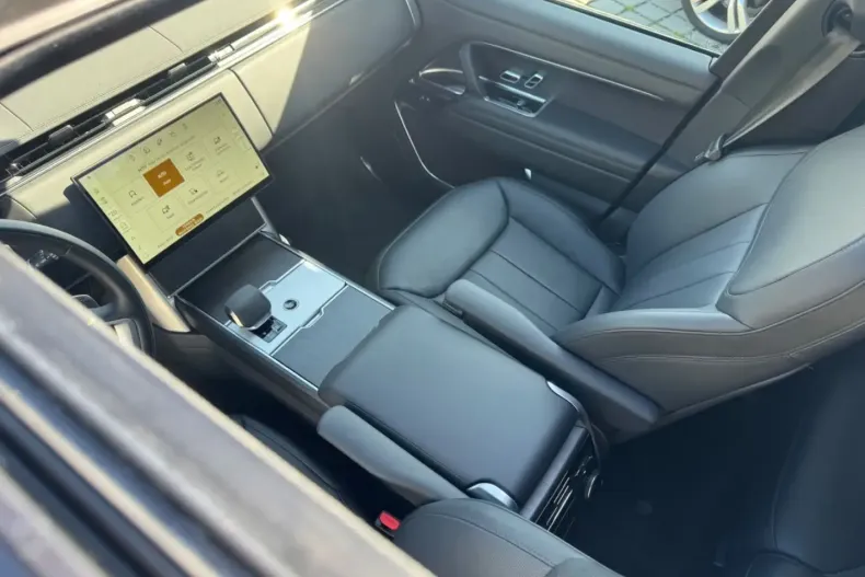 Land Rover Range Rover din 2025 cu 5.423 km - oferta LAN105225 - foto 12