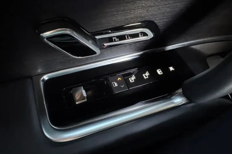 Land Rover Range Rover din 2025 cu 5.423 km - oferta LAN105225 - foto 19