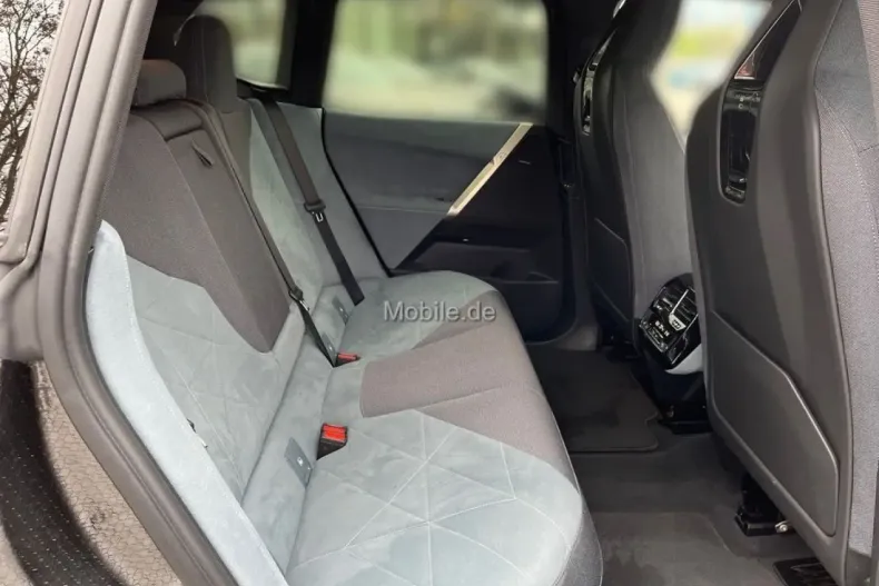 BMW iX din 2023 cu 49.990 km - oferta BMW105250 - foto 16