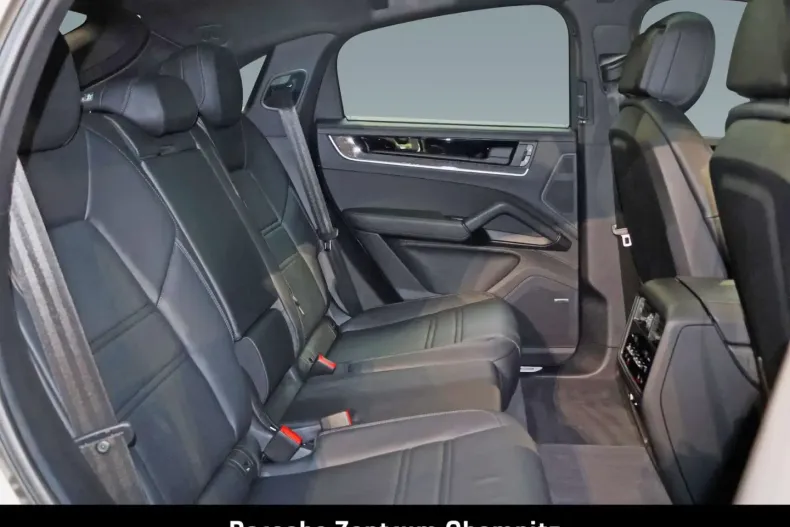 Porsche Cayenne din 2024 cu 28.590 km - oferta POR105254 - foto 8