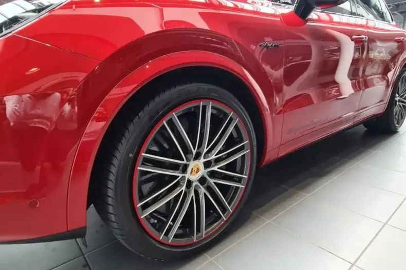 Porsche Cayenne din 2022 cu 23.719 km - oferta POR105255 - foto 2