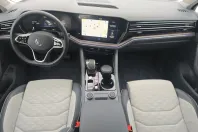 Volkswagen Touareg din 2023 cu 3.766 km - oferta VOL105259 - foto 7