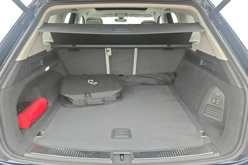 Volkswagen Touareg din 2023 cu 3.766 km - oferta VOL105259 - foto 13