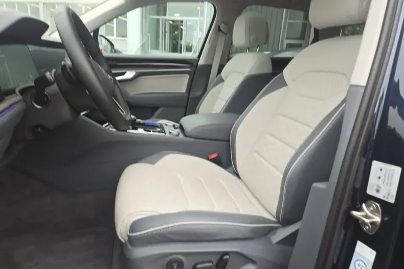 Volkswagen Touareg din 2023 cu 3.766 km - oferta VOL105259 - foto 17