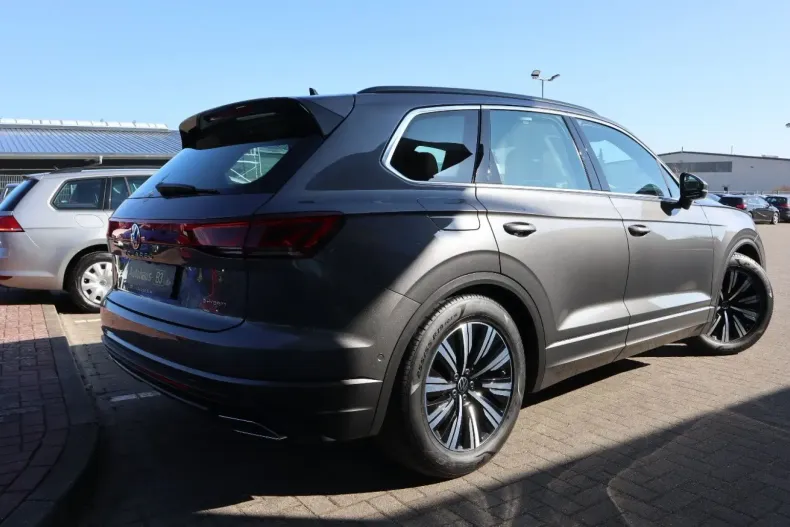 Volkswagen Touareg din 2023 cu 56.089 km - oferta VOL105262 - foto 2
