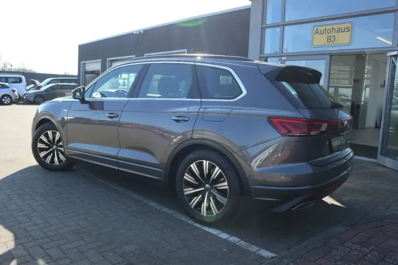 Volkswagen Touareg din 2023 cu 56.089 km - oferta VOL105262 - foto 4