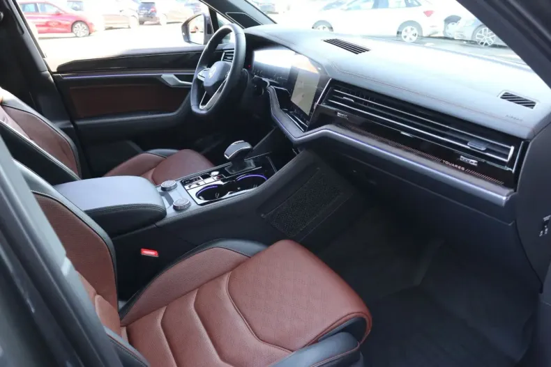 Volkswagen Touareg din 2023 cu 56.089 km - oferta VOL105262 - foto 29