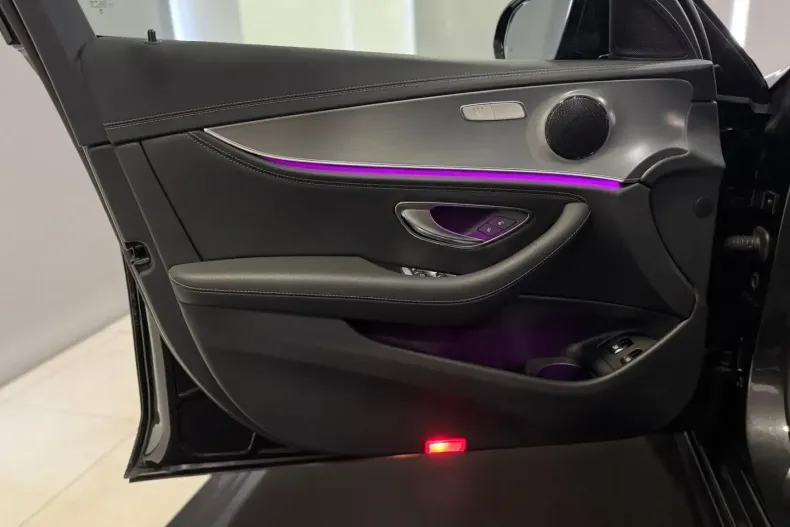 Mercedes-Benz E 300 din 2023 cu 18.910 km - oferta MER105268 - foto 11