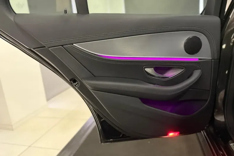 Mercedes-Benz E 300 din 2023 cu 18.910 km - oferta MER105268 - foto 17