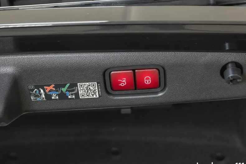 Mercedes-Benz E 53 AMG din 2024 cu 9.793 km - oferta MER105269 - foto 10