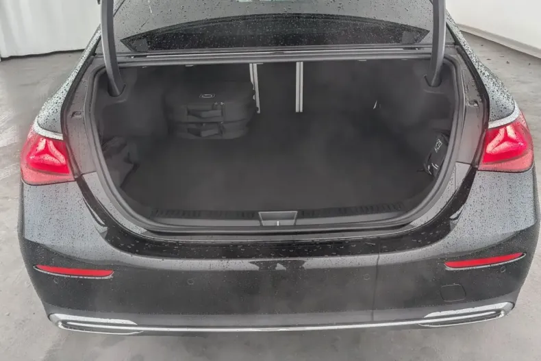 Mercedes-Benz E 300 din 2024 cu 7.450 km - oferta MER105270 - foto 8