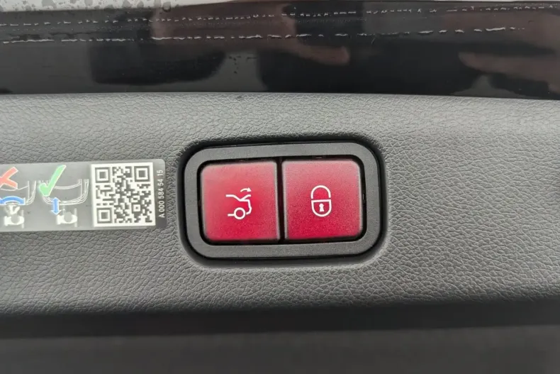 Mercedes-Benz E 300 din 2024 cu 7.450 km - oferta MER105270 - foto 9