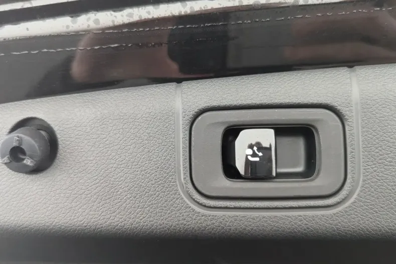 Mercedes-Benz E 300 din 2024 cu 7.450 km - oferta MER105270 - foto 10