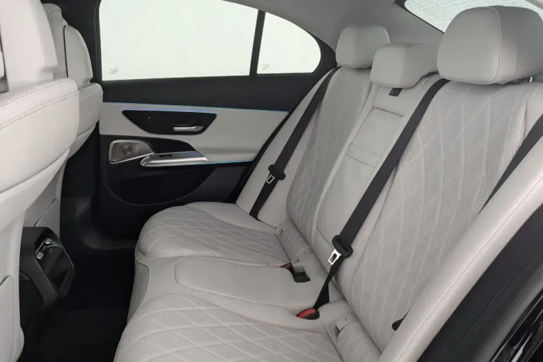 Mercedes-Benz E 300 din 2024 cu 7.450 km - oferta MER105270 - foto 14