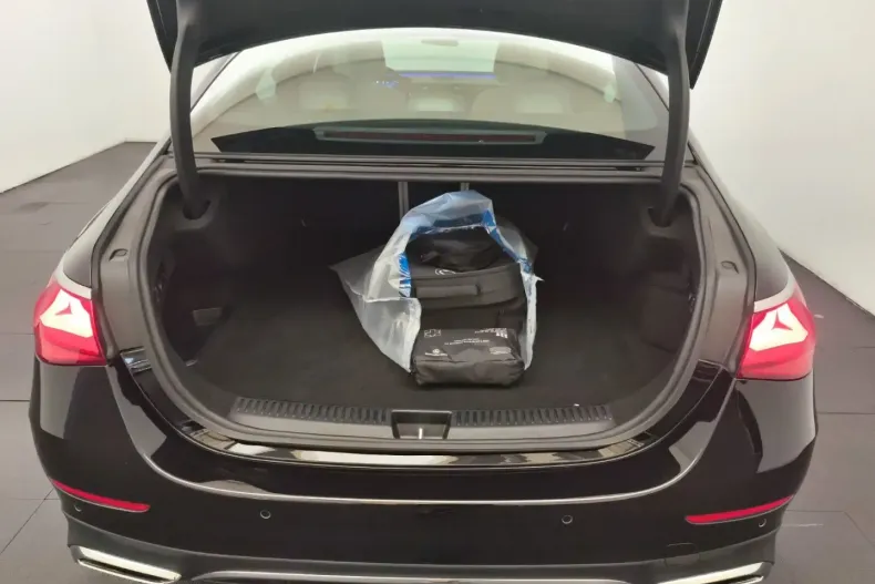 Mercedes-Benz E 300 din 2023 cu 10.807 km - oferta MER105271 - foto 10