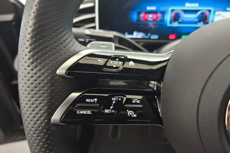 Mercedes-Benz E 300 din 2023 cu 10.807 km - oferta MER105271 - foto 17