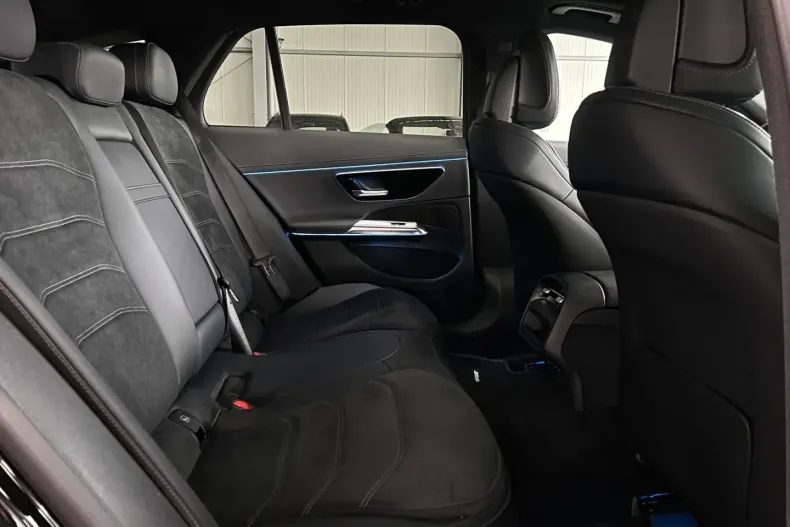 Mercedes-Benz E 300 din 2023 cu 22.989 km - oferta MER105274 - foto 16