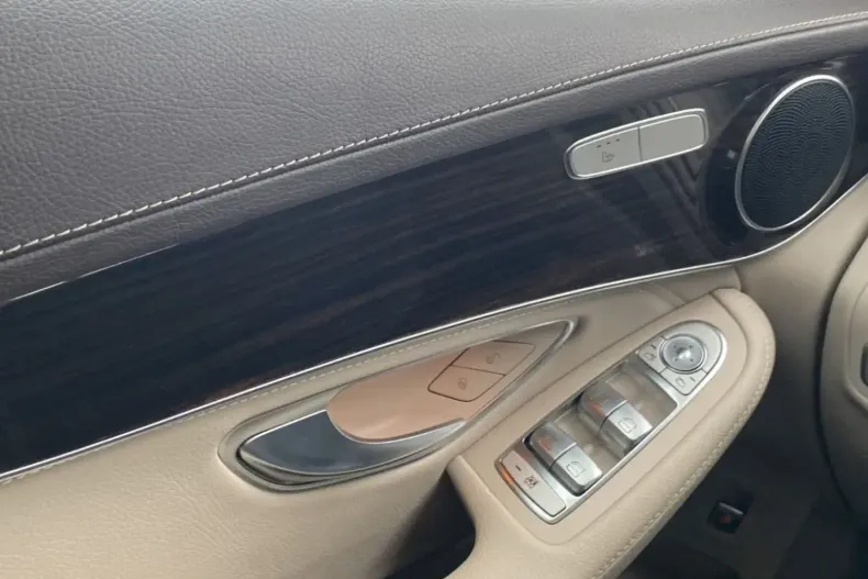 Mercedes-Benz GLC 300 din 2021 cu 65.780 km - oferta MER105310 - foto 23