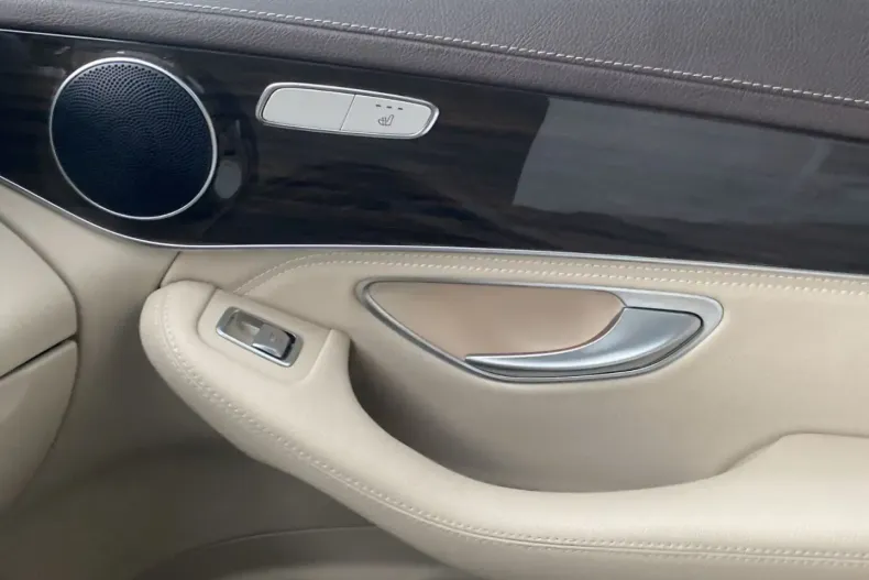 Mercedes-Benz GLC 300 din 2021 cu 65.780 km - oferta MER105310 - foto 24