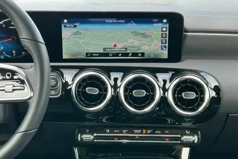 Mercedes-Benz CLA 180 din 2023 cu 12.484 km - oferta MER105362 - foto 14