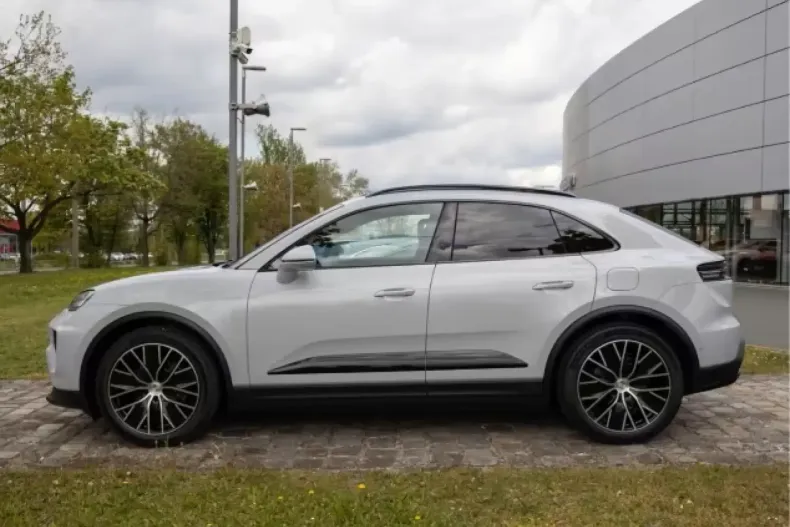 Porsche Macan din 2025 cu 9.900 km - oferta POR105364 - foto 2