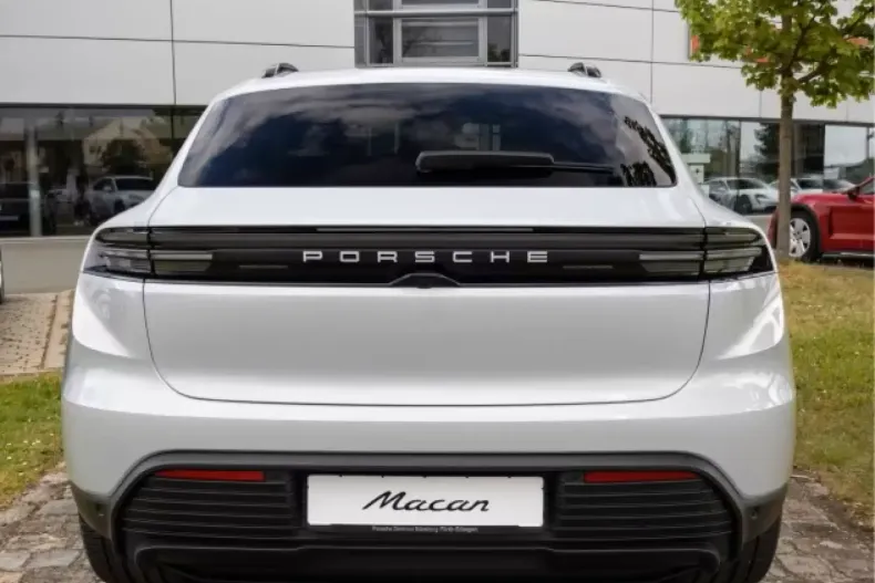 Porsche Macan din 2025 cu 9.900 km - oferta POR105364 - foto 3