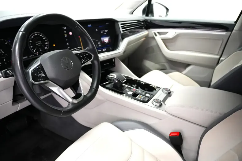 Volkswagen Touareg din 2023 cu 45.000 km - oferta VOL105378 - foto 7