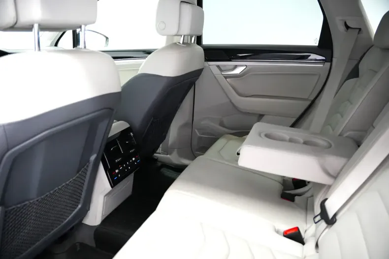 Volkswagen Touareg din 2023 cu 45.000 km - oferta VOL105378 - foto 8