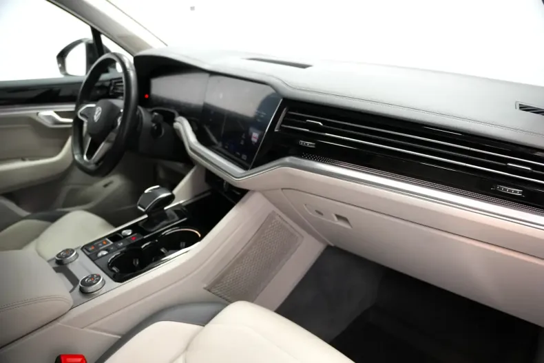 Volkswagen Touareg din 2023 cu 45.000 km - oferta VOL105378 - foto 10