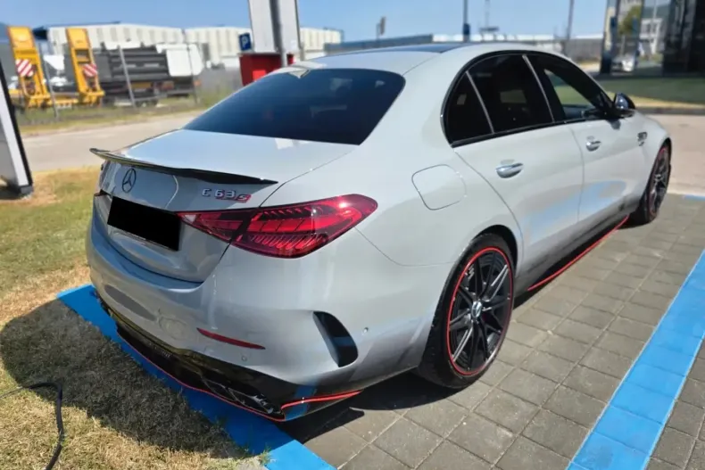 Mercedes-Benz C 63 AMG din 2025 cu 2.000 km - oferta MER105385 - foto 5
