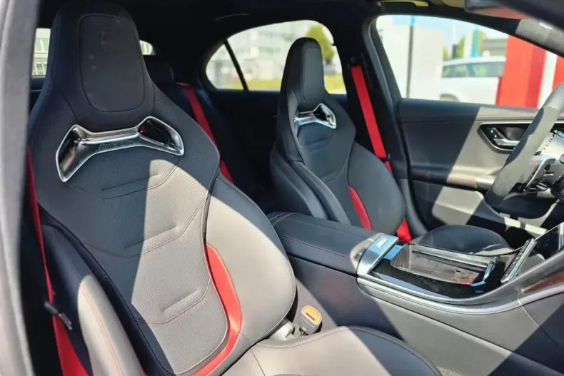 Mercedes-Benz C 63 AMG din 2025 cu 2.000 km - oferta MER105385 - foto 8