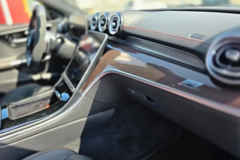 Mercedes-Benz C 63 AMG din 2025 cu 2.000 km - oferta MER105385 - foto 9