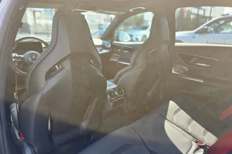 Mercedes-Benz C 63 AMG din 2025 cu 2.000 km - oferta MER105385 - foto 12