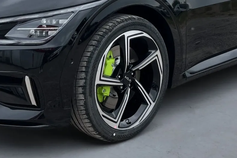 Kia EV6 din 2023 cu 7.933 km - oferta KIA105391 - foto 6