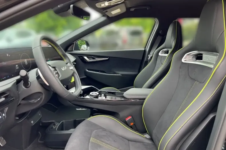 Kia EV6 din 2023 cu 7.933 km - oferta KIA105391 - foto 7