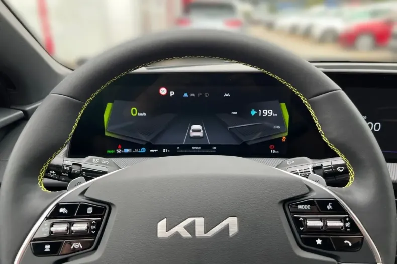 Kia EV6 din 2023 cu 7.933 km - oferta KIA105391 - foto 8