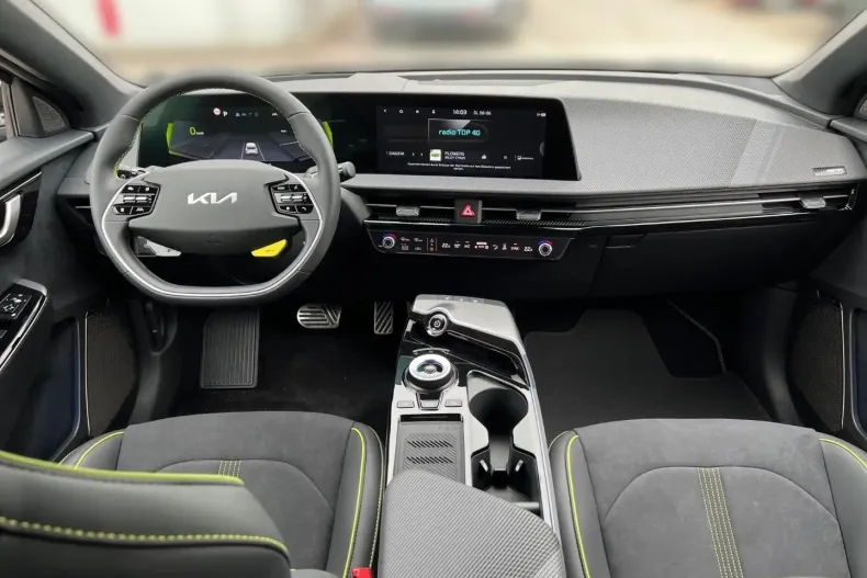 Kia EV6 din 2023 cu 7.933 km - oferta KIA105391 - foto 10